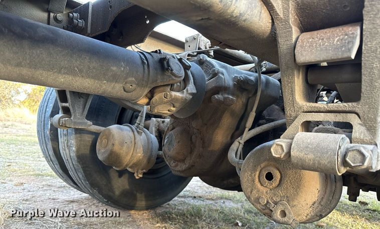 image for item DP3204 1999 International 9300  semi truck