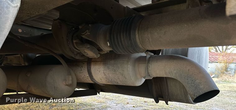 image for item DP3204 1999 International 9300  semi truck