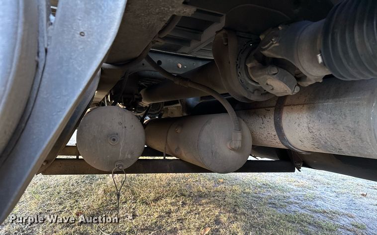 image for item DP3204 1999 International 9300  semi truck