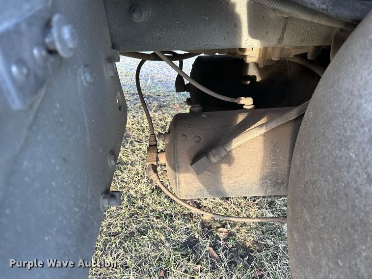 image for item DP3204 1999 International 9300  semi truck