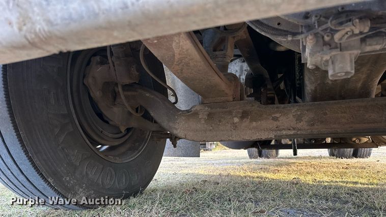 image for item DP3204 1999 International 9300  semi truck