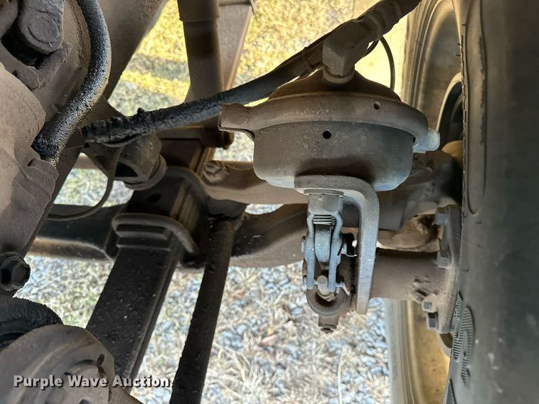 image for item DP3204 1999 International 9300  semi truck