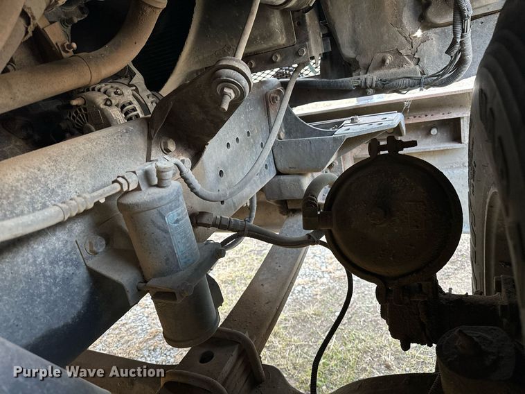 image for item DP3204 1999 International 9300  semi truck