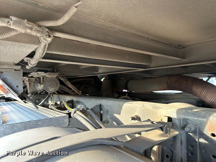 image for item DP3204 1999 International 9300  semi truck