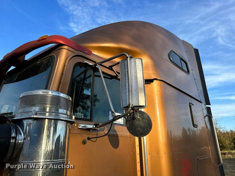 image for item DP3204 1999 International 9300  semi truck