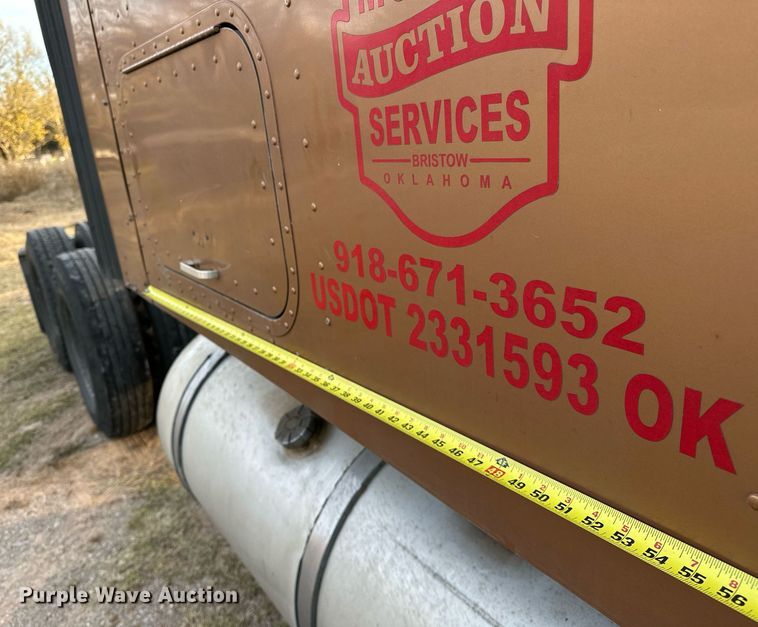 image for item DP3204 1999 International 9300  semi truck