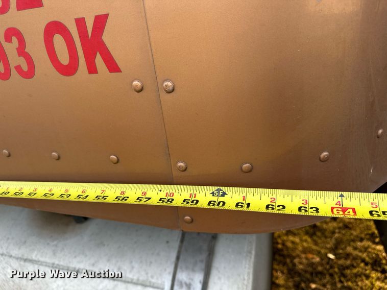 image for item DP3204 1999 International 9300  semi truck