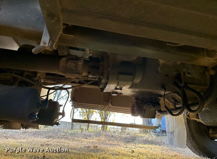 image for item DP3204 1999 International 9300  semi truck