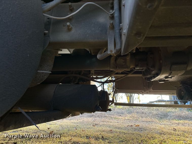 image for item DP3204 1999 International 9300  semi truck