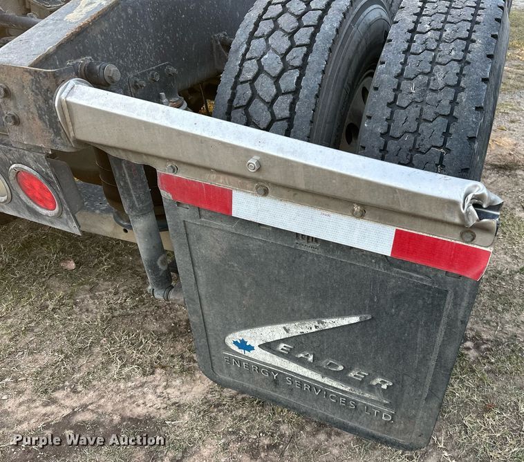 image for item DP3204 1999 International 9300  semi truck