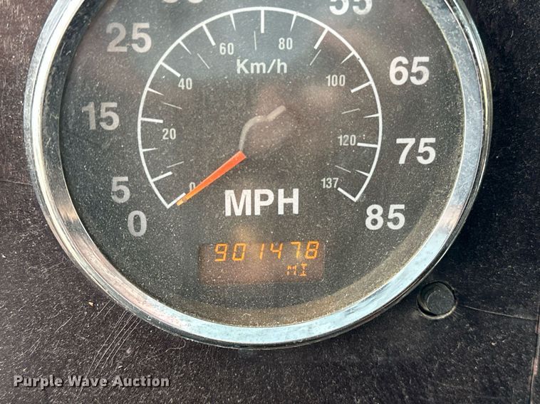 image for item DP3204 1999 International 9300  semi truck