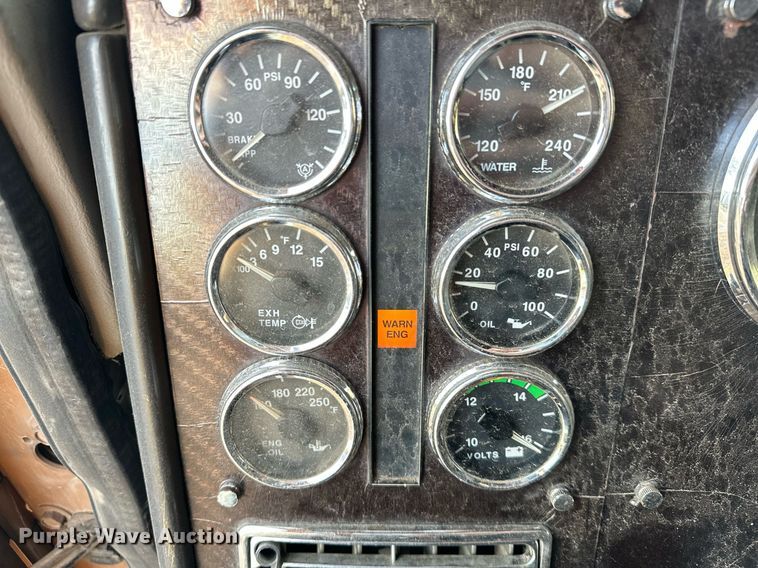 image for item DP3204 1999 International 9300  semi truck