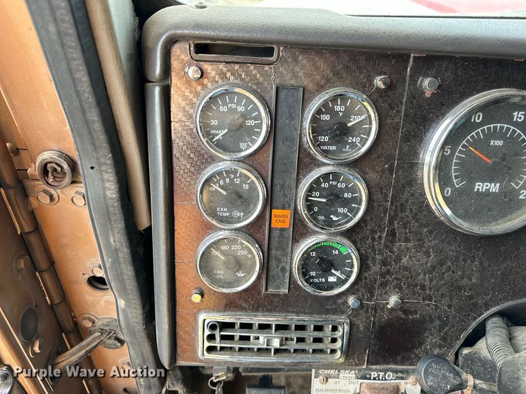 image for item DP3204 1999 International 9300  semi truck