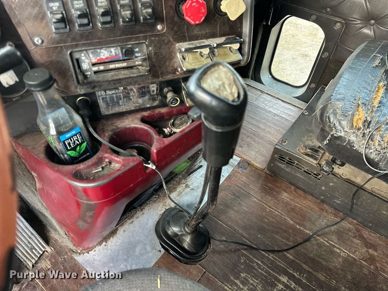 image for item DP3204 1999 International 9300  semi truck