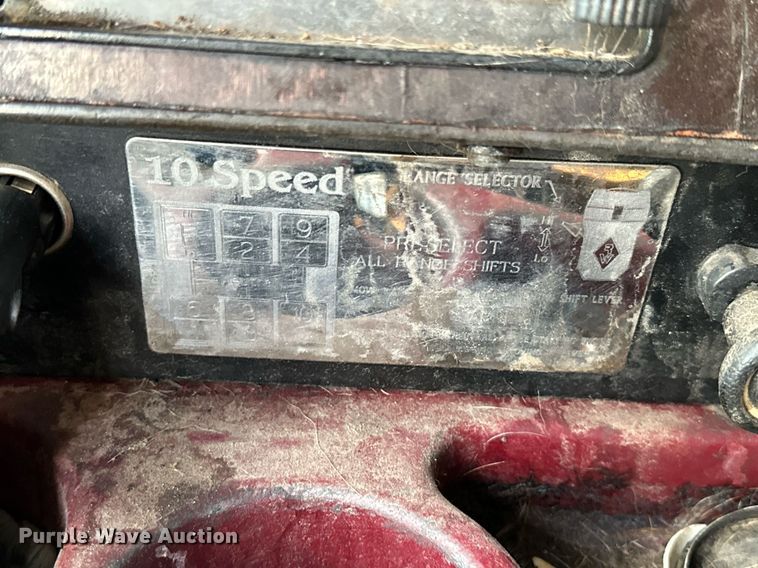 image for item DP3204 1999 International 9300  semi truck