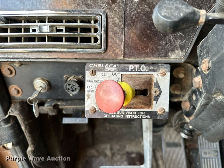 image for item DP3204 1999 International 9300  semi truck