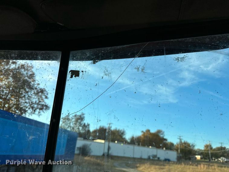 image for item DP3204 1999 International 9300  semi truck