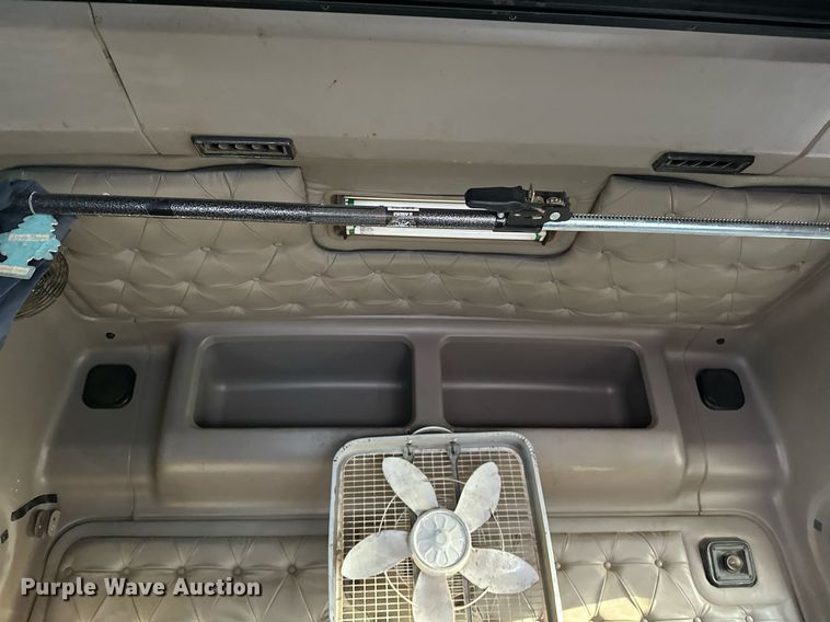 image for item DP3204 1999 International 9300  semi truck