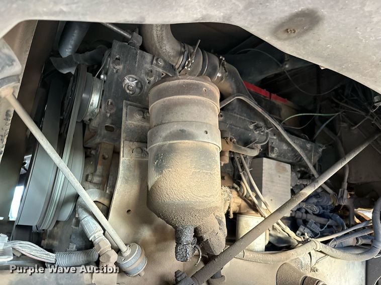 image for item DP3204 1999 International 9300  semi truck