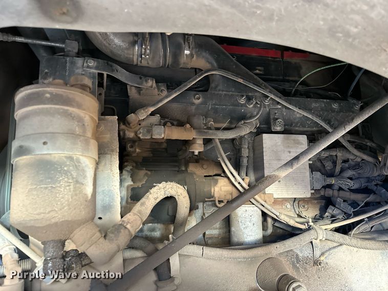 image for item DP3204 1999 International 9300  semi truck