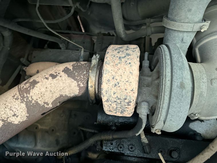 image for item DP3204 1999 International 9300  semi truck