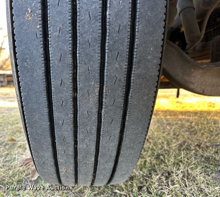 image for item DP3204 1999 International 9300  semi truck