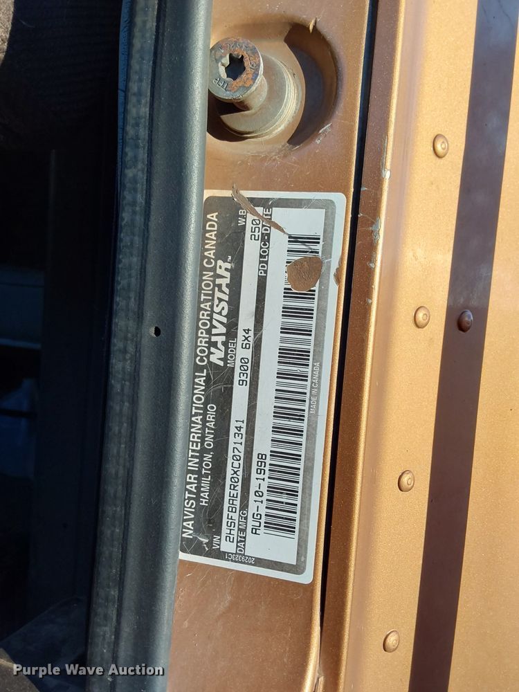 image for item DP3204 1999 International 9300  semi truck