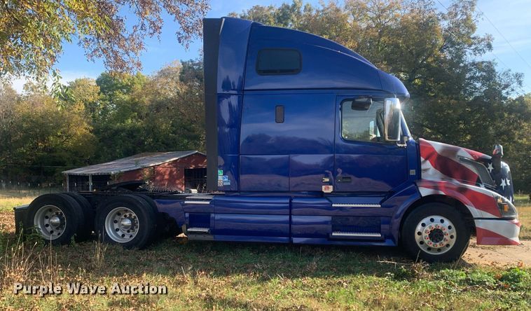 image for item DP8759 2015 Volvo VNL670  semi truck