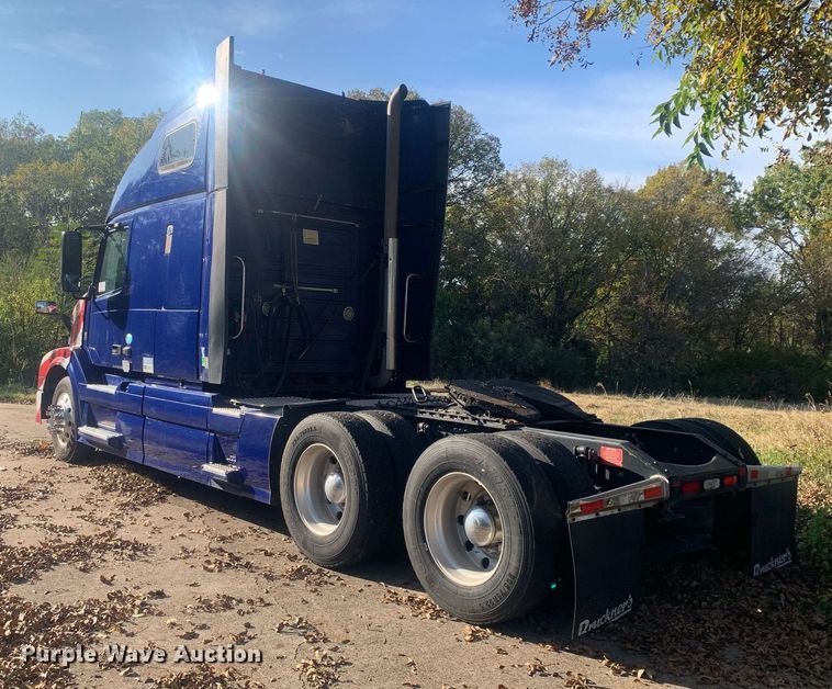 image for item DP8759 2015 Volvo VNL670  semi truck