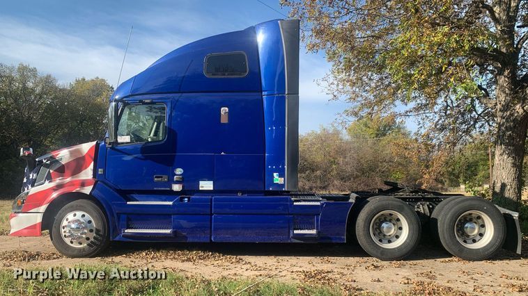 image for item DP8759 2015 Volvo VNL670  semi truck