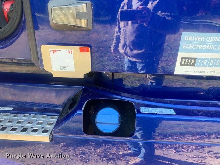 image for item DP8759 2015 Volvo VNL670  semi truck