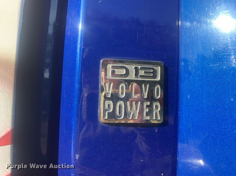 image for item DP8759 2015 Volvo VNL670  semi truck