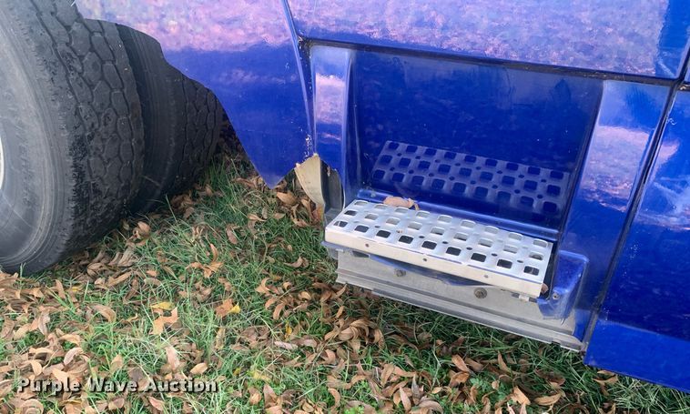 image for item DP8759 2015 Volvo VNL670  semi truck