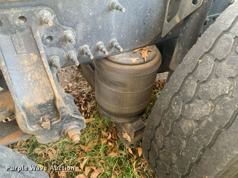 image for item DP8759 2015 Volvo VNL670  semi truck