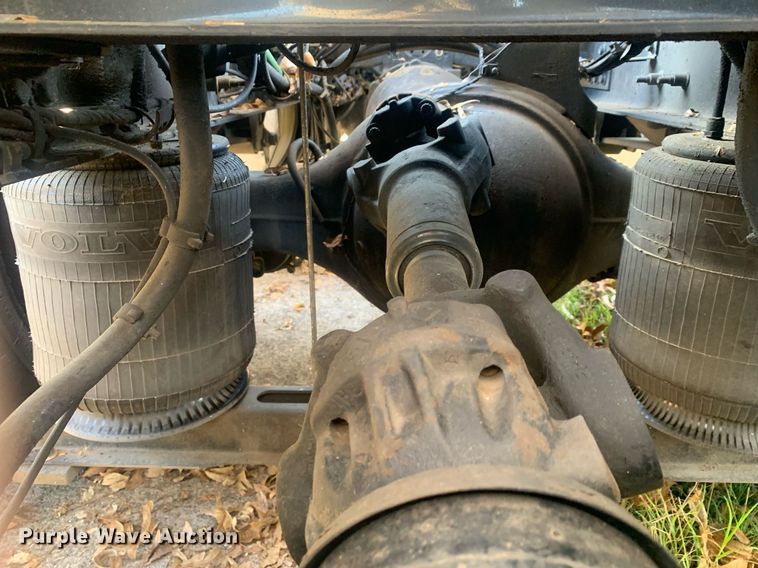 image for item DP8759 2015 Volvo VNL670  semi truck