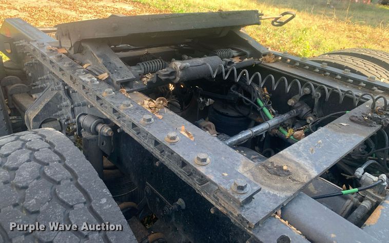 image for item DP8759 2015 Volvo VNL670  semi truck