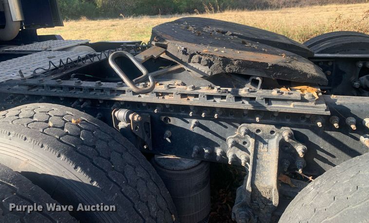 image for item DP8759 2015 Volvo VNL670  semi truck