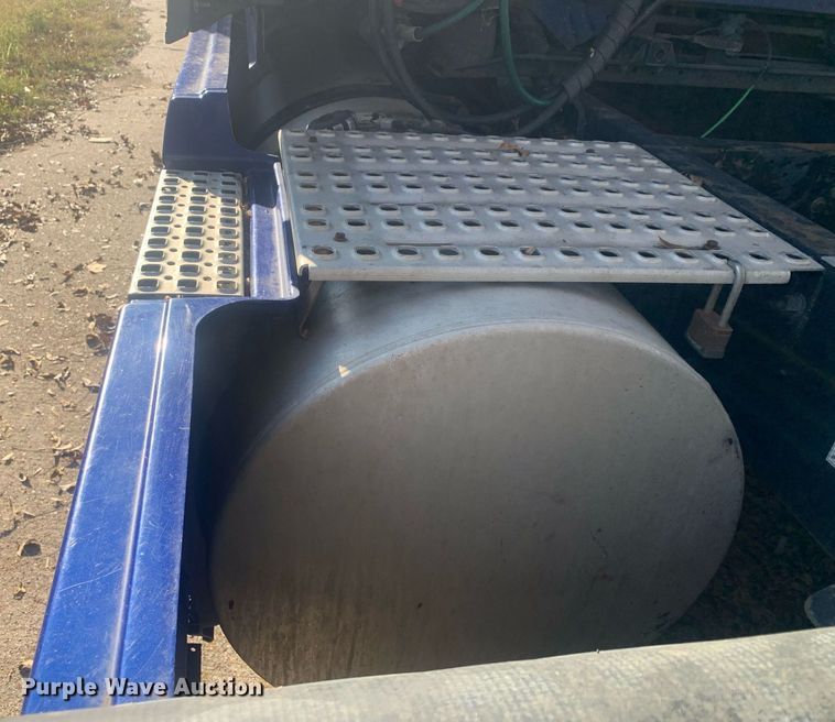 image for item DP8759 2015 Volvo VNL670  semi truck