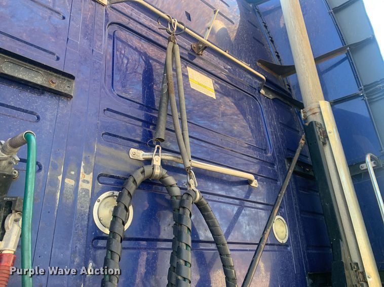 image for item DP8759 2015 Volvo VNL670  semi truck