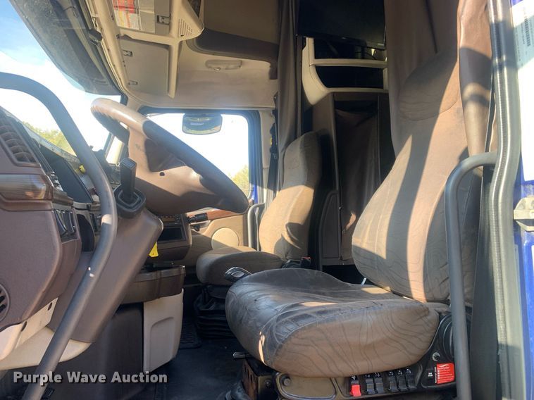 image for item DP8759 2015 Volvo VNL670  semi truck