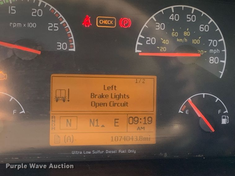 image for item DP8759 2015 Volvo VNL670  semi truck