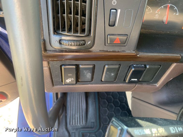 image for item DP8759 2015 Volvo VNL670  semi truck