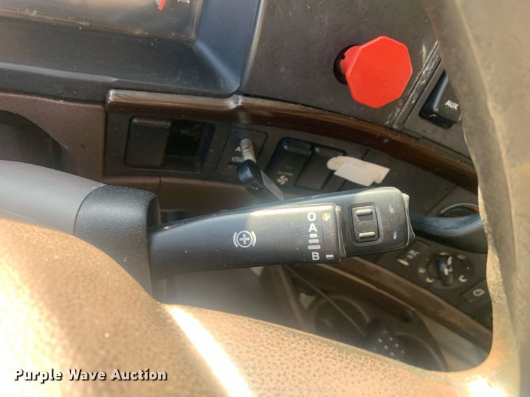 image for item DP8759 2015 Volvo VNL670  semi truck