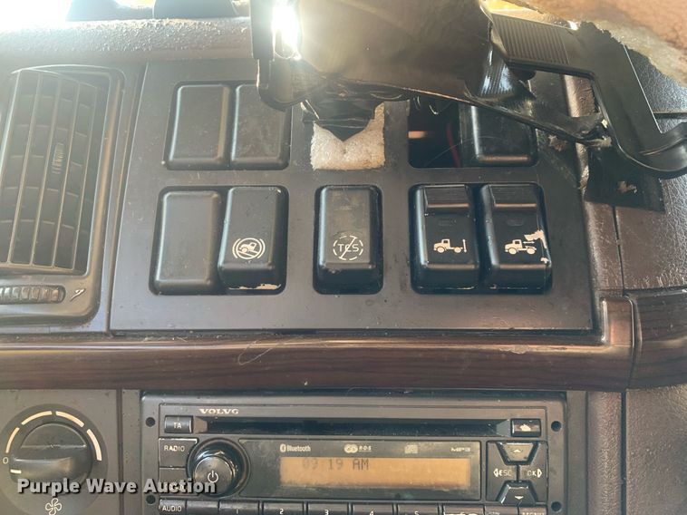 image for item DP8759 2015 Volvo VNL670  semi truck