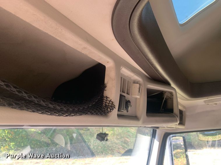 image for item DP8759 2015 Volvo VNL670  semi truck