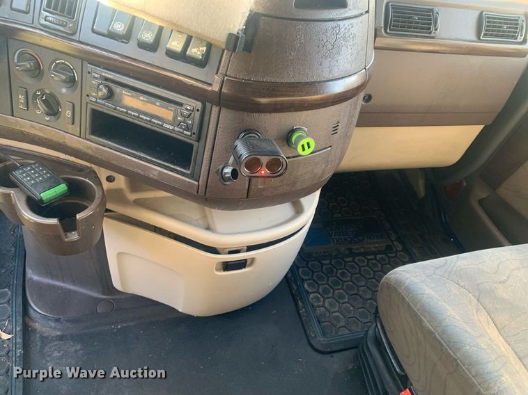 image for item DP8759 2015 Volvo VNL670  semi truck