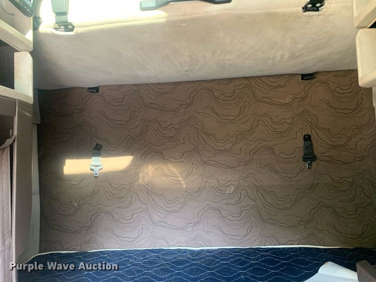 image for item DP8759 2015 Volvo VNL670  semi truck