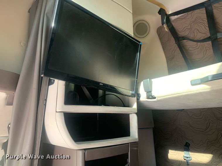 image for item DP8759 2015 Volvo VNL670  semi truck