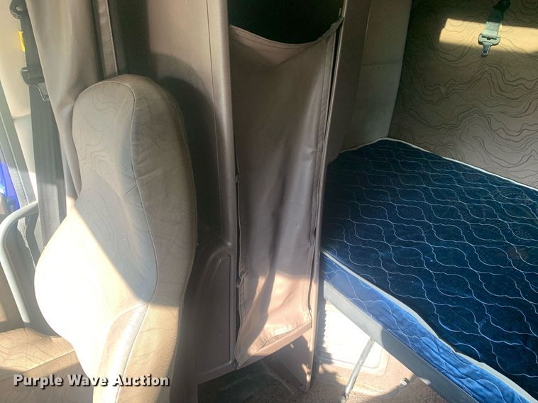 image for item DP8759 2015 Volvo VNL670  semi truck