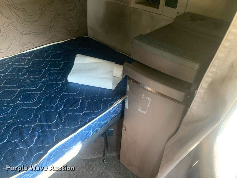 image for item DP8759 2015 Volvo VNL670  semi truck